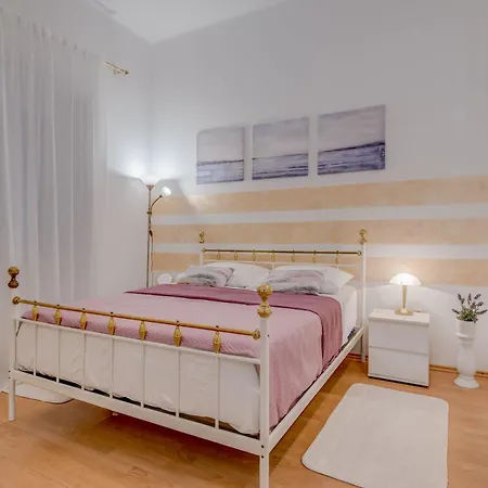 Fuer 5 Personen Ca, 48 M Sup2 In Split, Dalmatien Gespanschaft Dalmatien Apartament Split