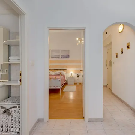 Apartament Fuer 5 Personen Ca, 48 M Sup2 In Split, Dalmatien Gespanschaft Dalmatien *